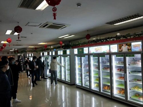 鮮為客無(wú)人果蔬機(jī)席卷一二線城市 無(wú)人零售的“新鮮革命”如何改變菜籃子